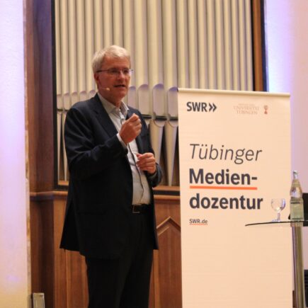 Elmar Theveßen bei der Tübinger Mediendozentur 2026.